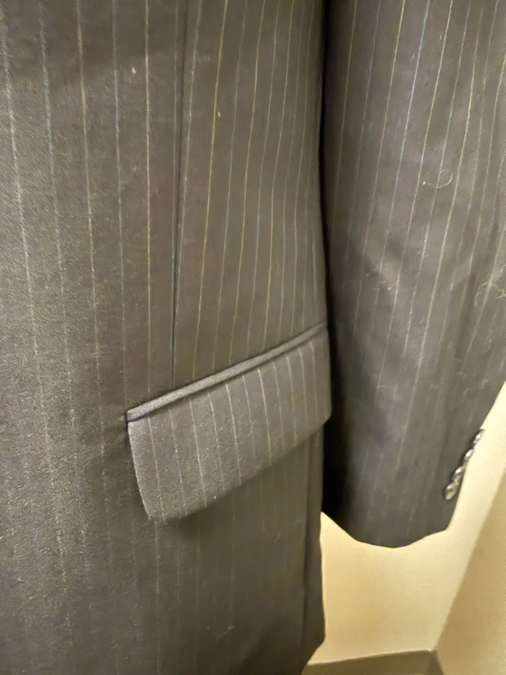 Jos A Bank Black Pinstripe Wool Blazer 42R Classic Business Suit Jacket